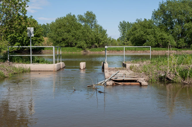 Échelle à poissons dans la Baie de Lavallière en période d'inondation printanière