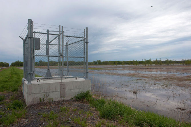 Pumping station in the floodplain south of Lake Saint-Pierre