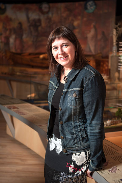 Michelle Bélanger presents the artifacts in the permanent exhibit of the Musée des Abénakis.